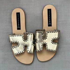 Steve Madden flip flop